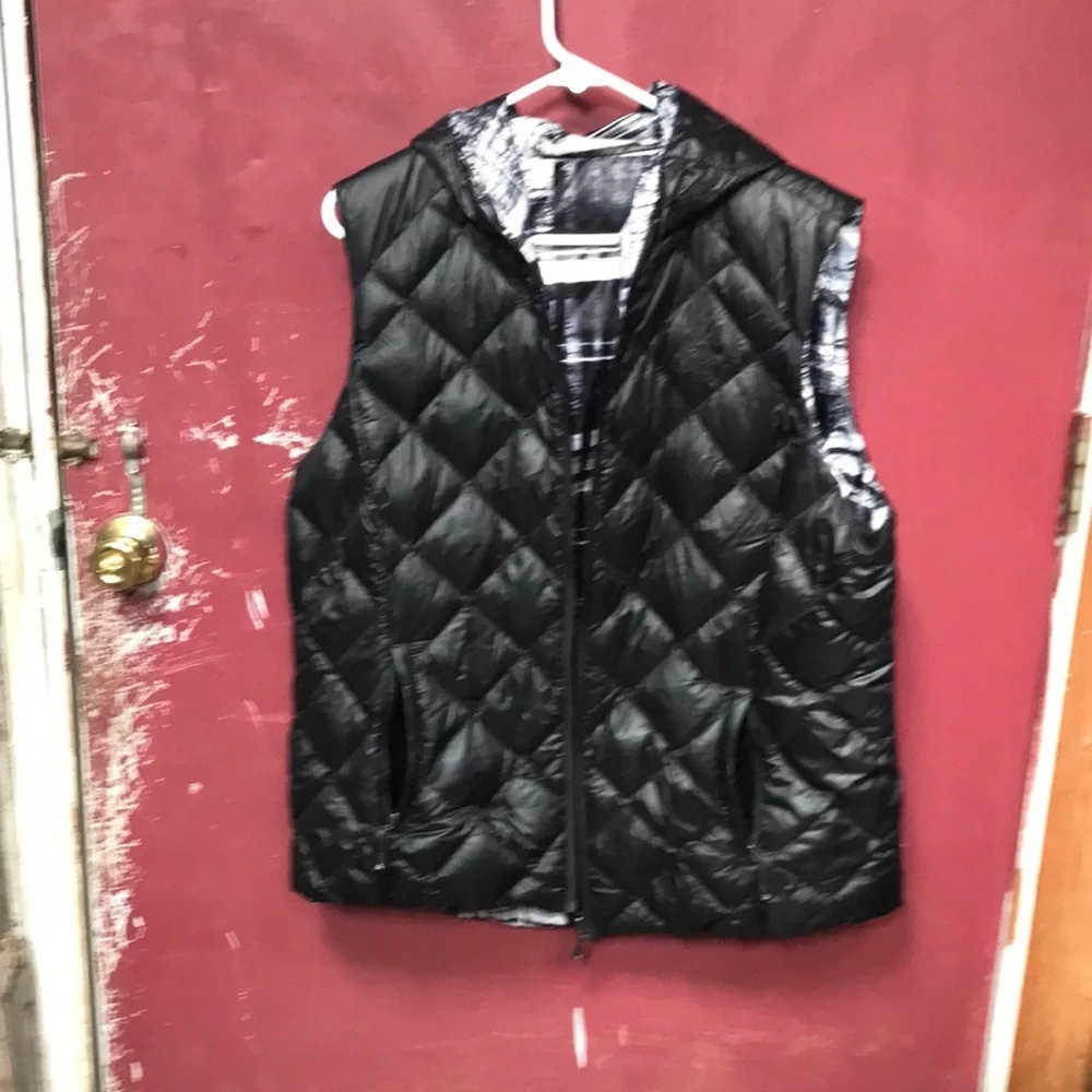 Black Quilted Vest with Hood - Picture 3 of 4